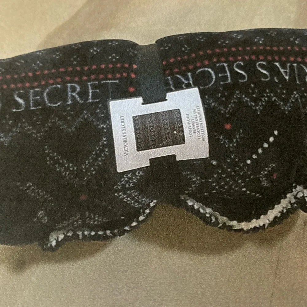 New In Package Victoria Secret Signature Throw Blanket - Picture 5 of 5